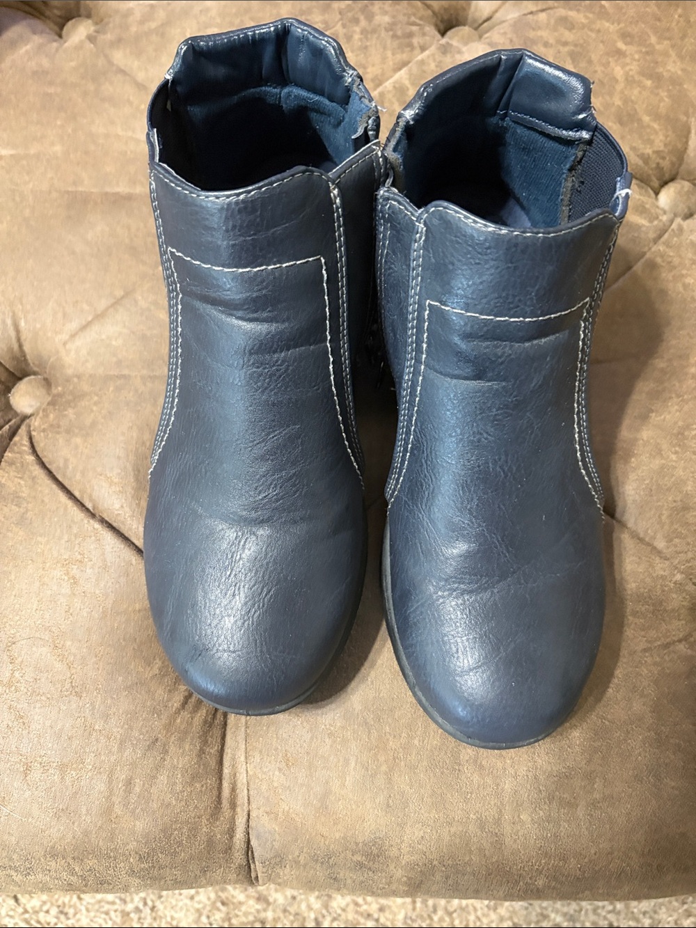 Easy Street Comfort Wave navy booties. 7 1/2 Medium.